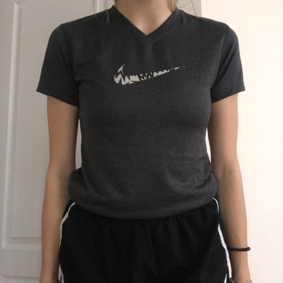 Nike Logo Dri-Fit Exercise Athletic Top (NWOT) - Picture 2 of 4